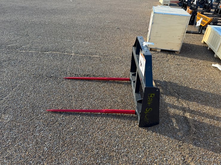 #7902-•-skid-steer-bale-spear-image-2