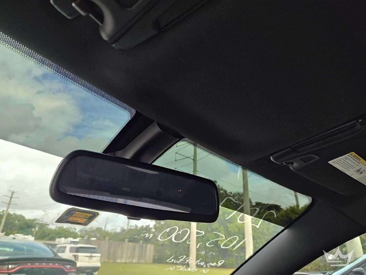 2017-dodge-charger-sedan-image-24