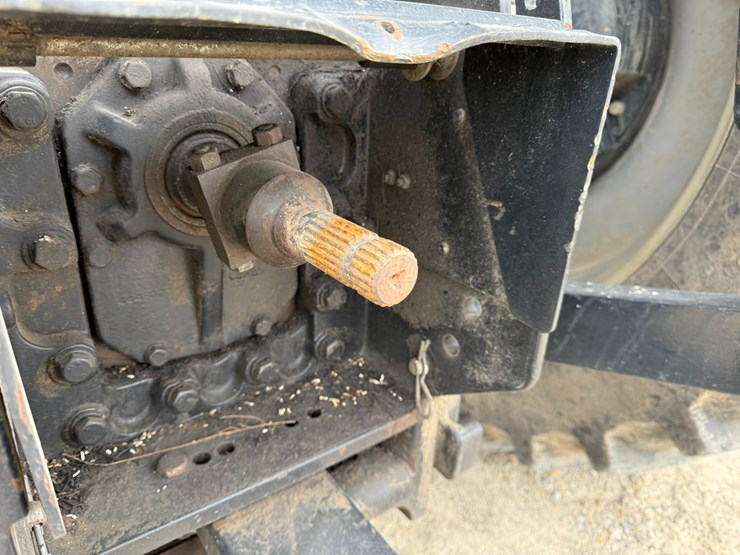 2015-case-ih-340-image-38