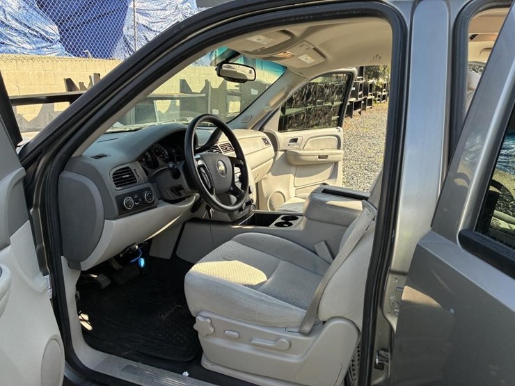 2008-chevrolet-tahoe-image-5