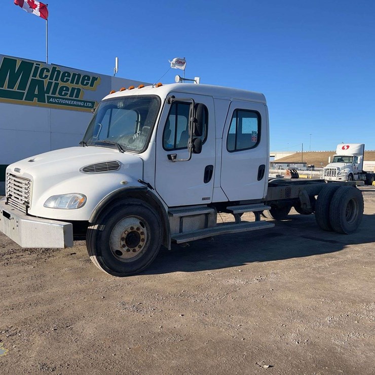 2005 FREIGHTLINER M2 106