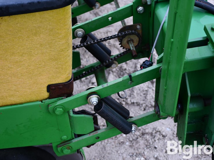 john-deere-6r30-planter-image-19