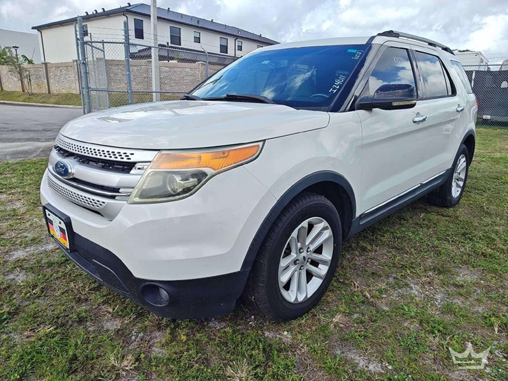 2012-ford-explorer-image-1