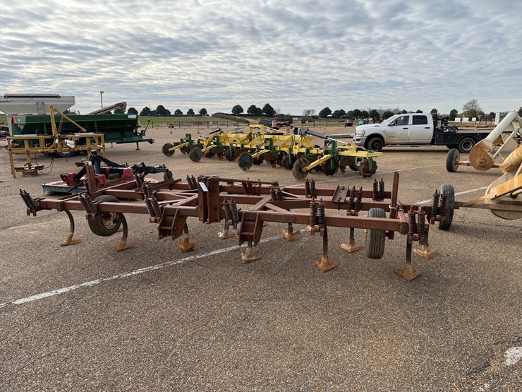 #7761-•-4-row-cultivator-image-1