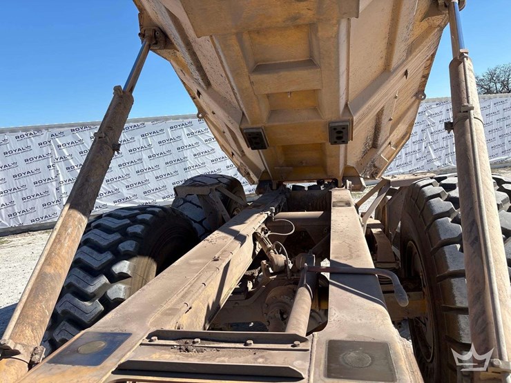 2006-deere-250d-image-11