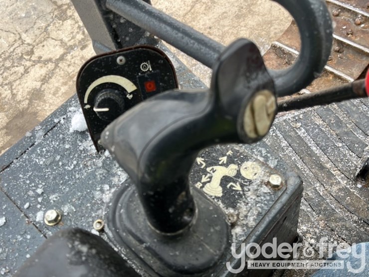 2015-deere-450j-image-30