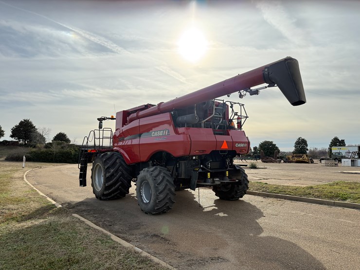 2015-case-ih-7240-image-13