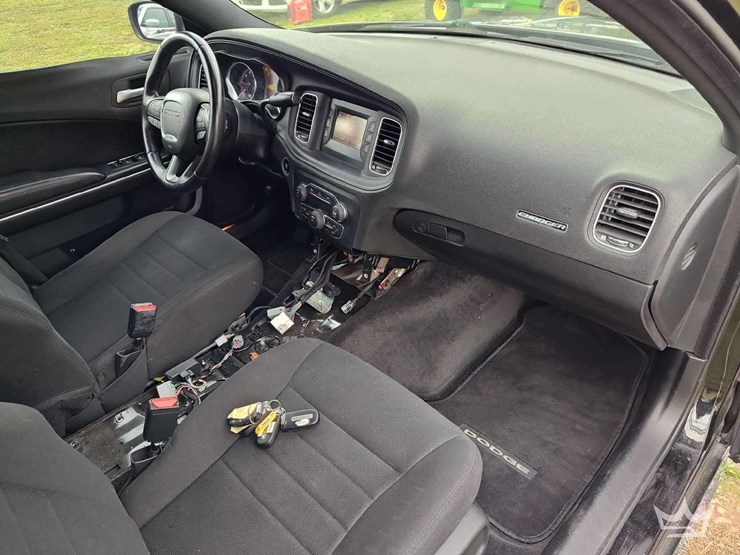 2015-dodge-charger-sedan-image-19