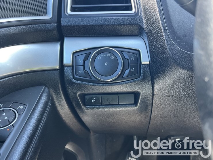 2016-ford-explorer-xlt-image-25