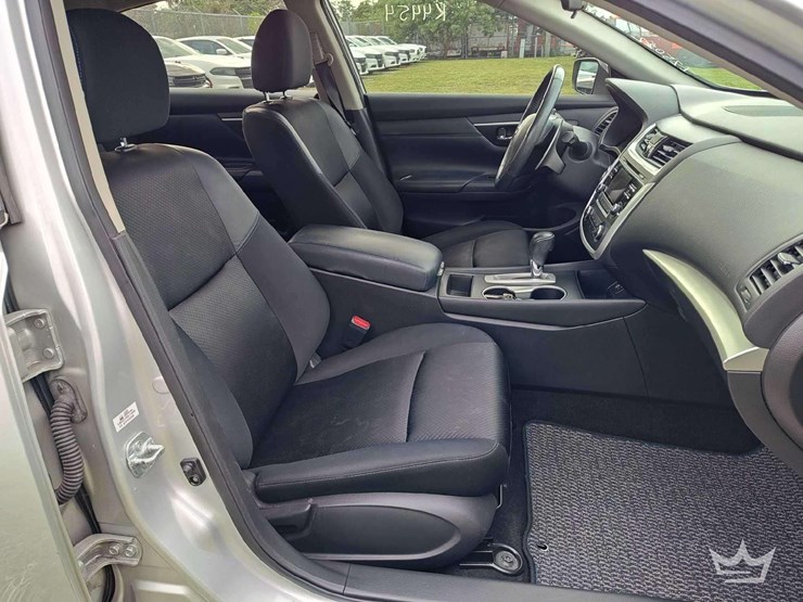 2017-nissan-altima-sedan-image-35