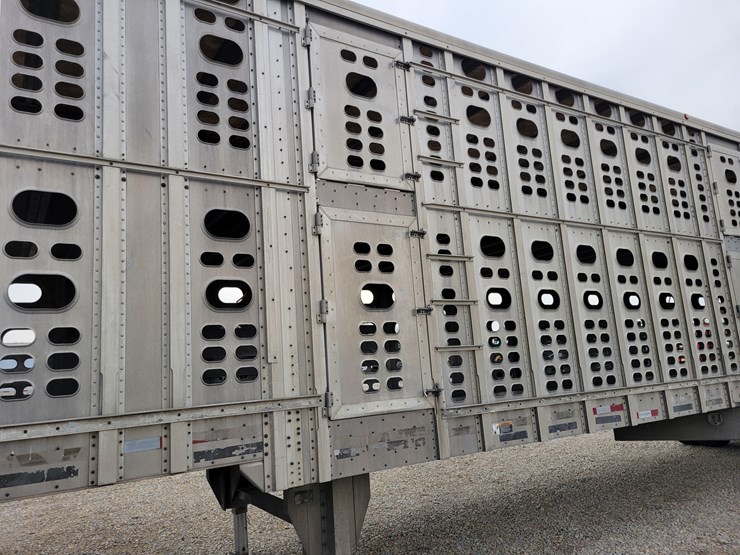 2005-wilson-livestock-trailer-image-3