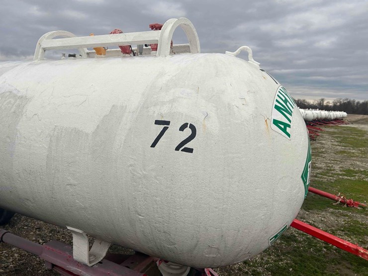 1000-gal.-nh3-tank-on-gear-#72-image-4