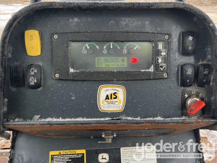 2015-deere-450j-image-32