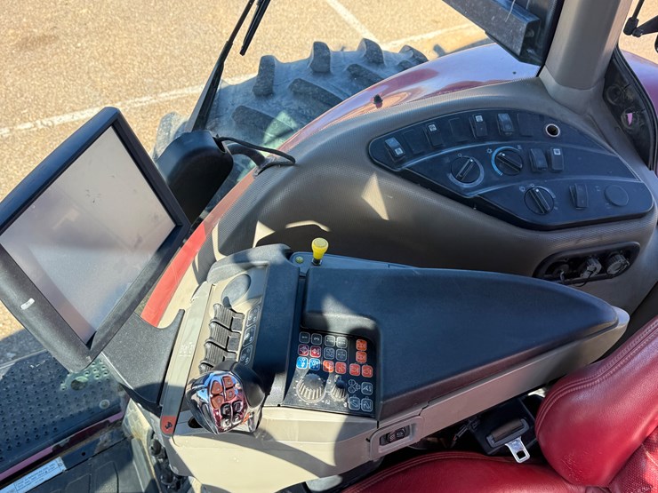 2016-case-ih-magnum-310-image-42