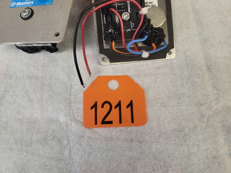 (3)-munters-7-amp-240-volt-ssc-select-speed-controllers---tag-#1211-image-2