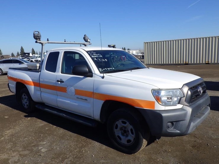 2013-toyota-tacoma-image-2