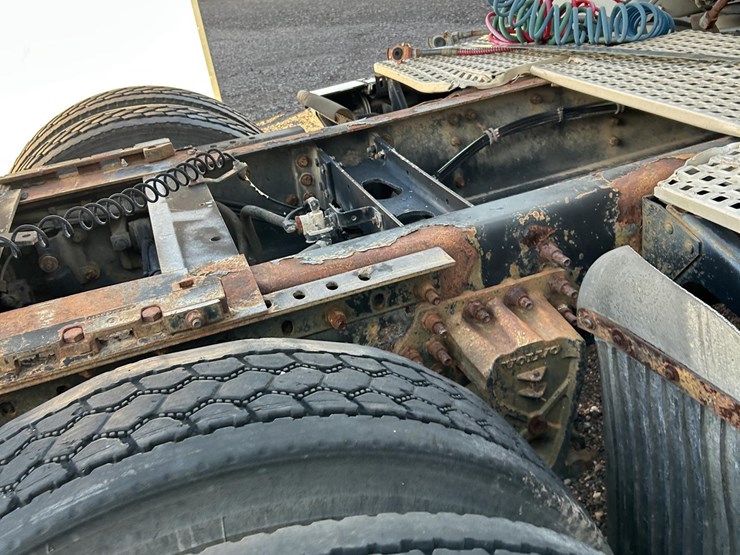 1999-volvo-vnl64t770-image-62