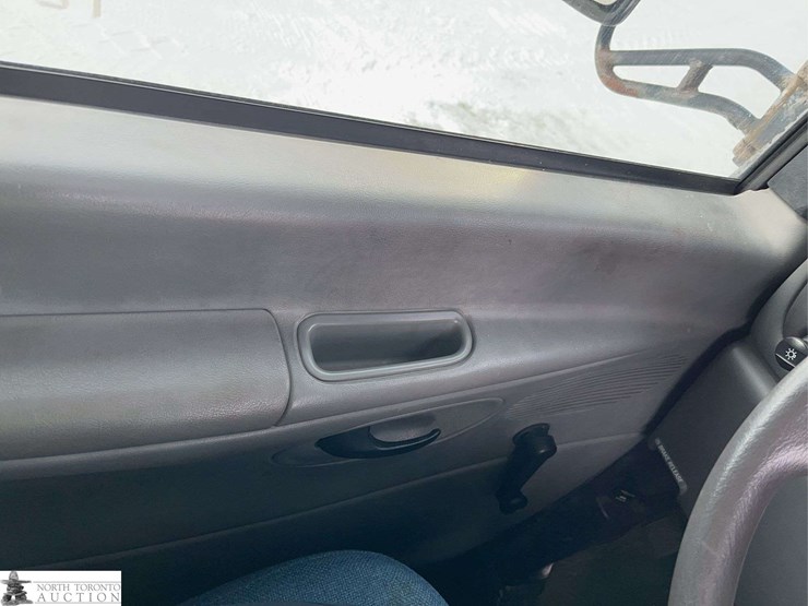 2005-ford-e-series-s/a-24-passenger-bus-image-23