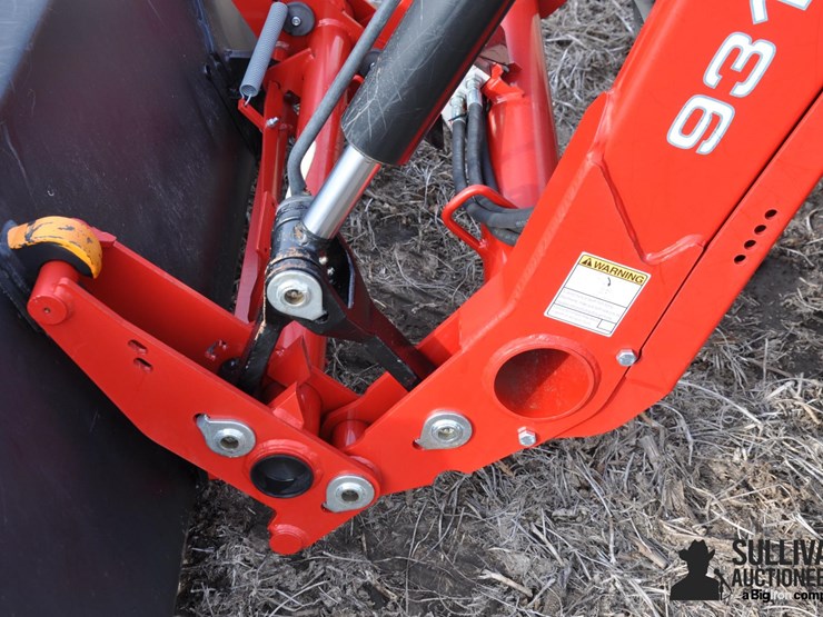 2016-massey-ferguson-4708-image-10