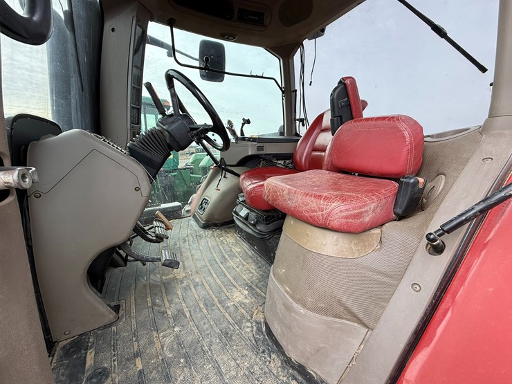 2015-case-ih-340-image-44