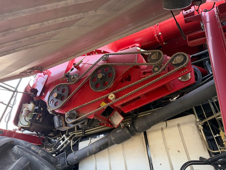 2015-case-ih-7240-image-24