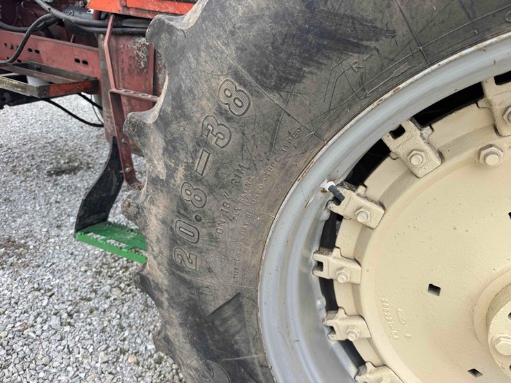 1973-allis-chalmers-7050-tractor-image-14