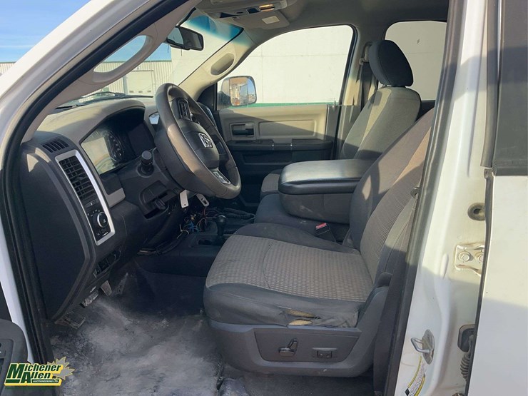 2012-dodge-3500-image-14