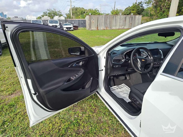 2017-chevrolet-malibu-sedan-image-15