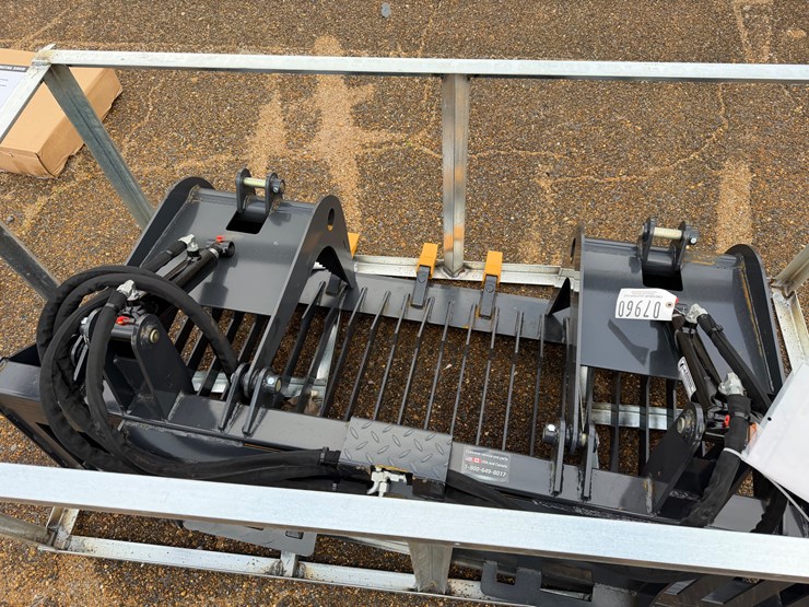 #7860-•-mini-skid-steer-pallet-forks-image-4