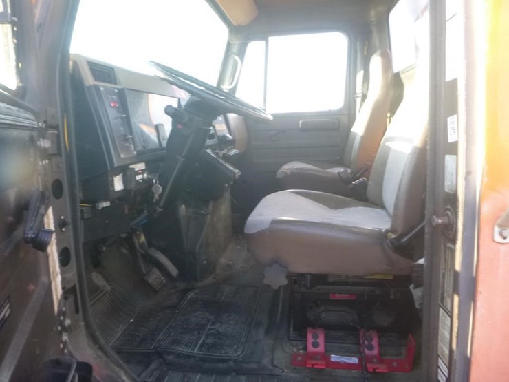 1995-international-4700-image-12