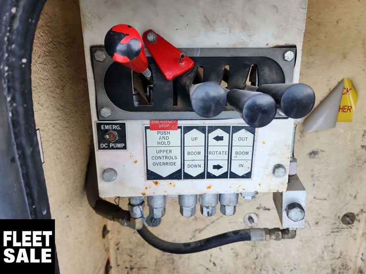 2006-ford-f550-image-27