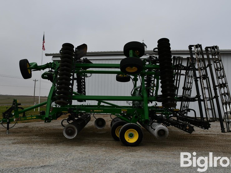 2020-john-deere-2660vt-image-8