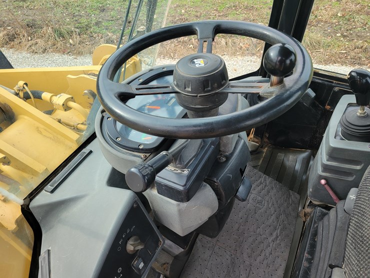 2004-caterpillar-938g-image-26