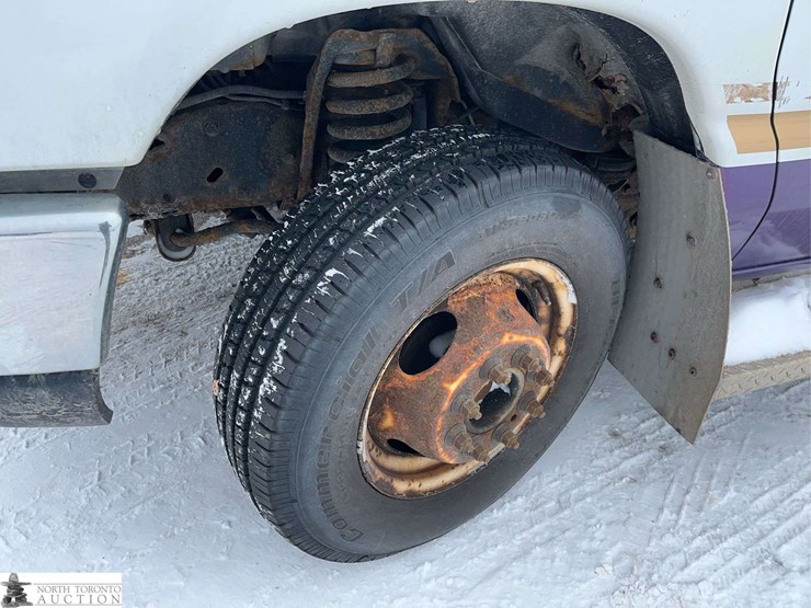 2009-ford-e-series-s/a-24-passenger-bus-image-11