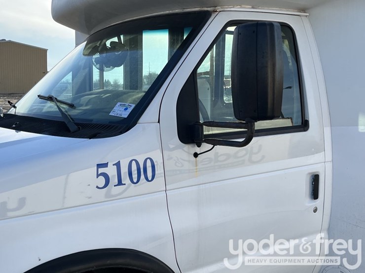 2016-ford-e450-image-44