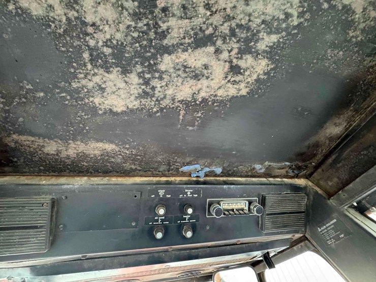 1973-allis-chalmers-7050-tractor-image-38