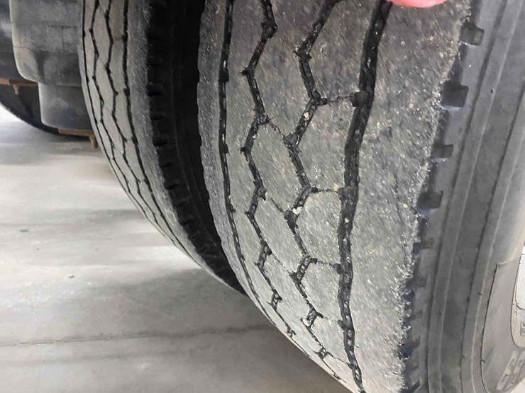 2014-peterbilt-365-image-97