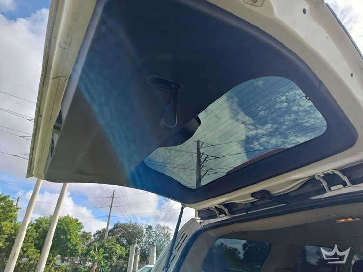 2012-chevrolet-tahoe-image-29