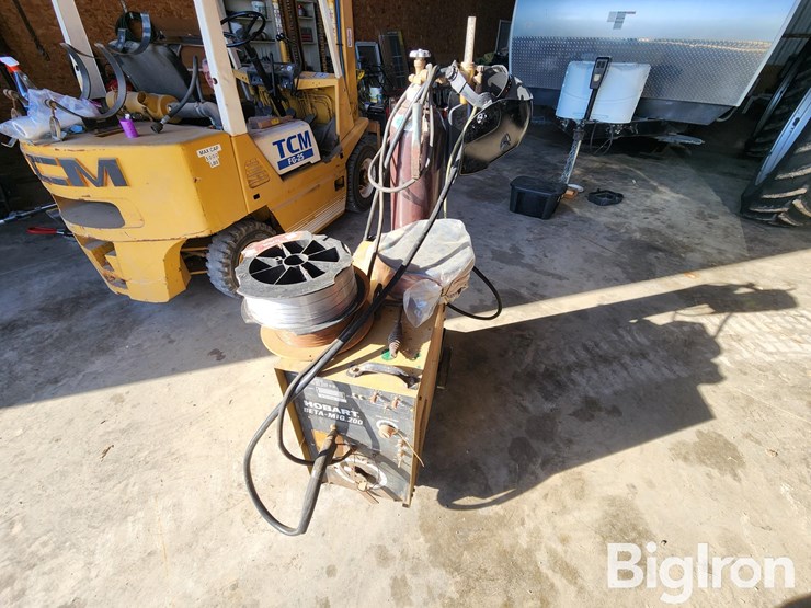 1983-hobart-beta-mig-200-welder-image-1