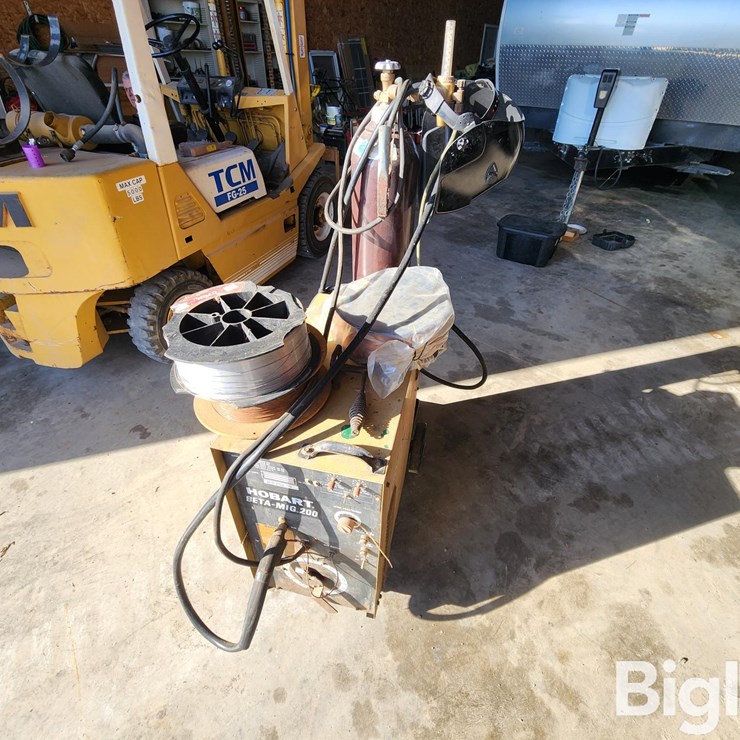 1983 Hobart Beta-Mig 200 Welder