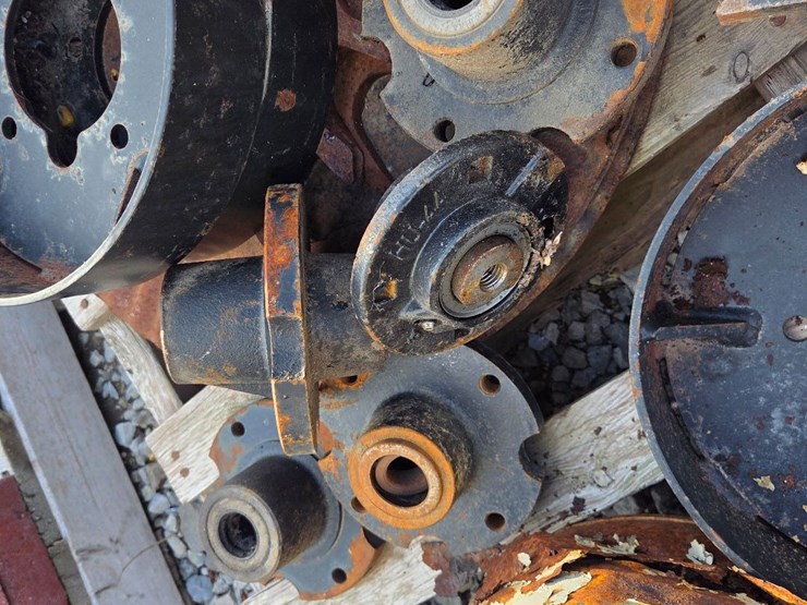 remlinger-strip-till-parts,-mostly-new-image-7