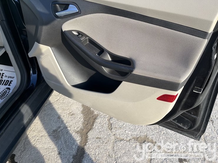 2014-ford-focus-image-30