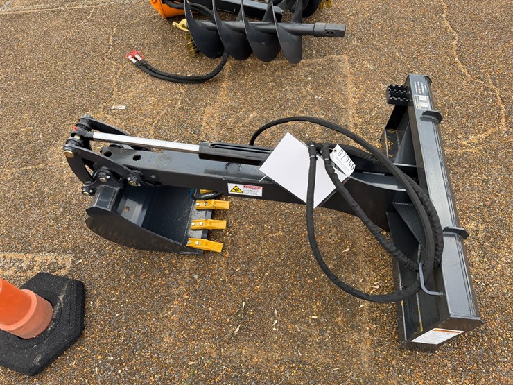 #7946-•-skid-steer-big-arm-backhoe-image-7