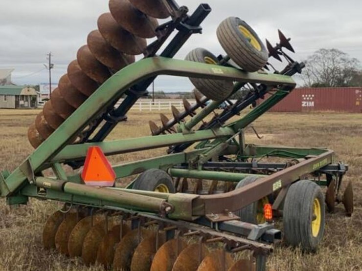 john-deere-220-image-6