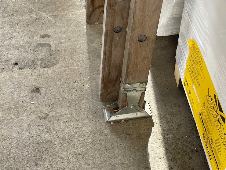 #2779-•-wooden-extension-ladder-image-9