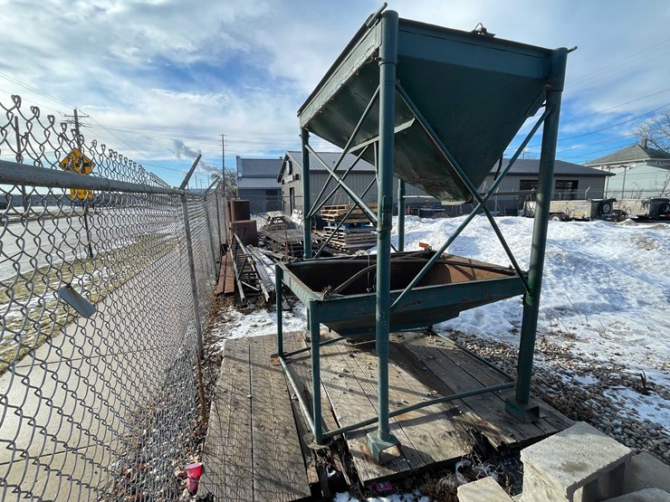 #2269-•-(2)-metal-hoppers-image-4