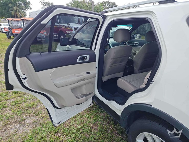 2012-ford-explorer-image-22