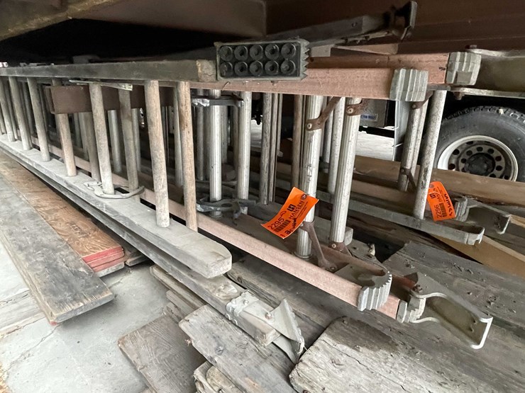 #2295-•-(3)-extension-ladders-image-5