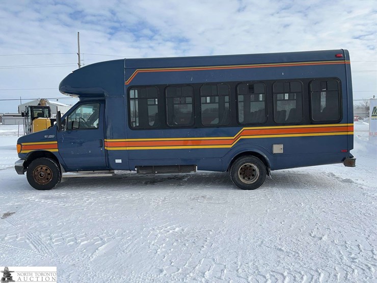 2005-ford-e-series-s/a-24-passenger-bus-image-12