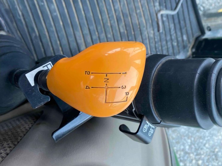 2013-john-deere-5085m-image-44